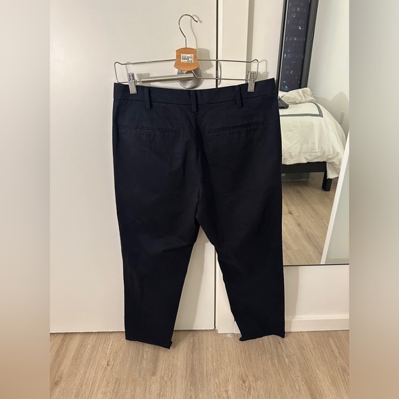 Men’s Uniqlo navy pants 32 waist - Picture 2 of 7